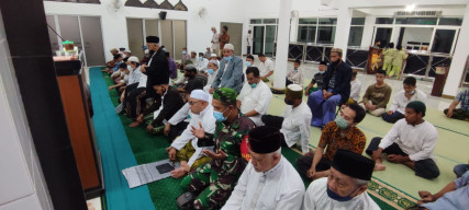 Camat Sawahan Terawih Keliling, di Masjid Al-Jihad Kupang Krajan