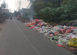 Dibakar tepat dipinggir jalan, Sampah menggunung Desa ini dikeluhkan warga dan pengguna jalan