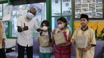 TBM SEKECAMATAN SAWAHAN BERSAMA KKN MAHASISWA UNESA, GELAR ALISKURMA