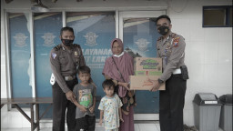 Satlantas Polres Gresik Salurkan Bantuan Kepada anak Yatim Piatu Korban Laka