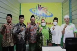 Wabup Ning Min, Resmikan BUMDes Bungah Berkarya dan Stand PKL Pasar Bungah