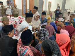 Said Abdullah Ketua Banggar DPR RI Dari Fraksi PDIP, Bagi Bagi Sembako