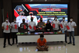 Gelapkan uang Rp 2 Miliar Lalu Kabur ke Bali, Mantan Pegawai Finance ini Diamankan Polres Gresik di Persembunyiannya
