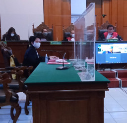 ANIAYA WANITA MENGENAI KEPALA, WAJAH DAN TELINGA, IWAN SUCIPTO DIVONIS 7 BULAN BUI