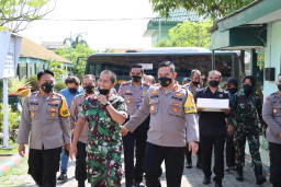 Hari Ke 3 Idulfitri, Kapolres Gresik Beri Surprise Dandim 0817 Yang Berulang Tahun