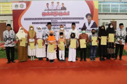 Hadiri Halal Bi Halal Bersama Keluarga Besar PGRI Cabang Gresik, Kebomas dan Manyar, Wabup Gresik Ning Min : Kualitas Guru dari Masa Ke Masa Harus Terus Ditingk