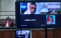 KORUPSI SIX ROLL MILL, EKS. DIREKTUR PTPN XI DIHUKUM 5,5 TAHUN BUI "NYATAKAN PIKIR - PIKIR"