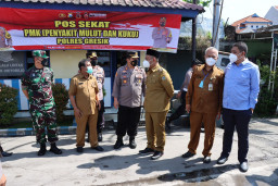 Kapolres Gresik Bersama Forkopimda, Pimpin Penyekatan Hewan Ternak di Perbatasan