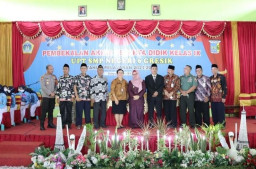 Hadir di Pembekalan Akhir Peserta Didik Kelas IX UPT SMP Negeri 6 Gresik, ini pesan Wabup Aminatun Habibah