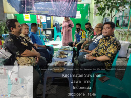 LURAH KUPANG KRAJAN "NYAMBEL TRASI" NYAMBANGI BALAI RW NGANTI BENGI NGELAYANI ADMINISTRASI NGEKEI SOLUSI
