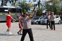 Pererat Kekompakan, Polres Gresik Gelar Lomba Voli Antar Satuan Maupun Polsek