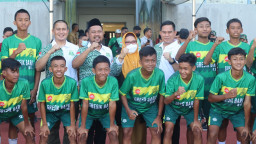 Kapolres Gresik Dampingi Dandim 0817 Gresik, Buka Liga Santri PSSI 2022 Kabupaten Gresik