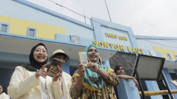 Mahasiswa STIKOSA - AWS, Ngonten Digital Bareng Warga Untuk Pengembangan Wisata Bahari Sontoh Laut