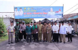 Wujudkan Kawasan Minapolitan, Bupati Gresik Bersama BPN Serahkan Bantuan Bedah RTLH dan Sertipikat PTSL