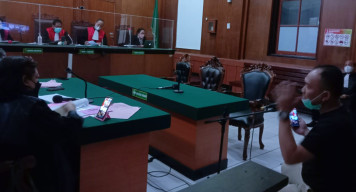 PESAN JASA LAYANAN SEX MI CHAT "Berbayar Sabu" ACHMAD WARISAN DIADILI