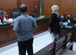 SIDANG DUGAAN PEMBUATAN DAN PENGGUNAAN SURAT PALSU, SAKSI MANTAN KARYAWAN : " IYA ITU TANDATANGAN PAK EDHI DAN STEMPEL KANTOR "
