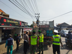Tanpa Dilengkapi Dokumen, Kendaraan Bawa Hewan Ternak di Putar Balik di Posko PMK Legundi