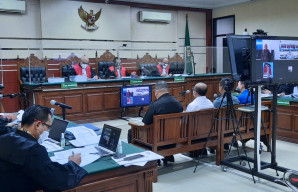 WAKA PN.SURABAYA TANTANG, JAKSA KONFRONTIR SOAL ALIRAN DANA GRATIFIKASI HAKIM ITONG