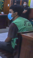 SIDANG PEMBUNUHAN BERENCANA MANUKAN TAMA" MODUS BALAS DENDAM KARENA DIPECAT, NURHUDA HABISI KORBAN PAKAI POTONGAN PAVING