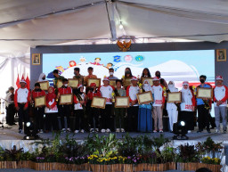 Stefany J Wijaya Warga RT 3 RW 3 Kupang Krajan, Juara 3 Duta Kesehatan Remaja Surabaya Tahun 2022