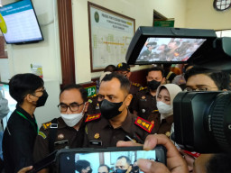 SIDANG ONLINE KASUS PENCABULAN SANTRIWATI, JPU TANGGAPI EKSEPSI PENGACARA TERDAKWA ANAK KYAI JOMBANG, JPU INGINKAN TETAP SIDANG ONLINE