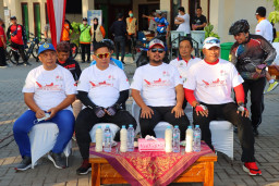 Sambut HUT RI ke-77, Kapolres Gresik Bersepeda Bersama Forkopimda di Sidayu