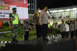 Ciptakan Kamtibmas, Polres Gresik Gelar Patroli Skala Besar dan Bagikan Masker