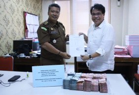 Kejari Surabaya Terima Pengembalian Uang Negara, Dari Terpidana Kasus Korupsi PT. Dok Perkapalan Surabaya 