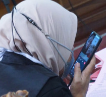 Buang Bayi Hasil Hubungan Gelap Dibelakang Rumah, Prilly Diadili 