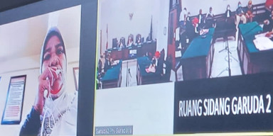 TERIMA KIRIMAN SANDAL MERK BATA DARI MALAYSIA 15 PASANG BERISI 1 KILO SABU, PUTRIE FATMAWATI TIGA KALI TERIMA PAKET, ANCAMAN 20 TAHUN Penjara 