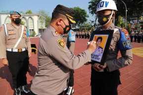 Kapolres Gresik Tegas Copot Satu Anggota Polres Gresik dengan Tidak Hormat
