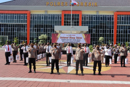 Kapolres Gresik Beri Hadiah, Kepada 70 Anggota Polres Gresik Berulang Tahun di Bulan September