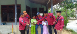 HUT PJS ke 1 Gelar Baksos, Sambangi Anak Yatim dan Lansia di Sokobanah Sampang