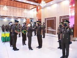 Rotasi Jabatan Di Lingkungan Kejati Jatim, Kajati Jatim Berpesan Kajari Baru Laksanakan Tugas dan Amanah dengan Baik