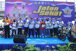 Sambut Hut Lantas ke 67, Polres Gresik Gelar Jalan Sehat Bersama Warga