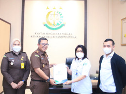 KEJARI TANJUNG PERAK SINERGI DENGAN BPJS KESEHATAN, KEPATUHAN RATUSAN PERUSAHAAN YANG BELUM BAYAR IURAN JKN KIS