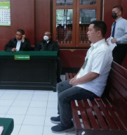 Aniaya Tetangga Gegara Parkiran, Loka Chandra Divonis 3 Bulan, Nyatakan Pikir-Pikir 