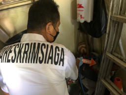 Kasatreskrim Polres Gresik Pastikan, Penemuan Mayat di IBC karena Gantung Diri bukan Pembunuhan