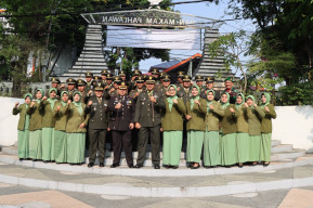 Sambut HUT TNI ke-77, Kapolres Gresik Bersama Dandim 0817 Gresik Ziarah Ke Makam Pahlawan
