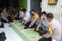 Baru Pulang Dari RSI Unisma, M. Revo Korban Tragedi Kanjuruhan, Dikunjungi Kapolres Gresik 