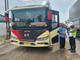 Satlantas Polres Gresik Tindak Tegas Pelanggar Lalu Lintas di Jalan Raya Duduksampeyan