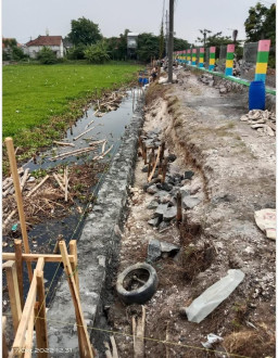Sarat Penyimpangan, Pekerjaan TPT Desa Leran Diduga Tak Sesuai Spesifikasi, Terindikasi Korupsi
