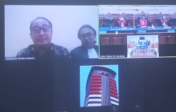 TERBUKTI BERSALAH MENYUAP HAKIM ITONG MELALUI HAMDAN, SENILAI Rp. 450 JUTA, RM.HENDRO KASIONO DIHUKUM 4 TAHUN BUI, DENDA Rp.200 JUTA