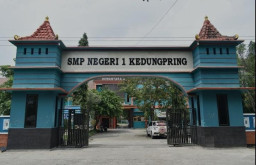 Persoalkan murid pakai motor ke sekolah, Warga Lamongan kirim aduan ke Pusat