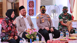 Kapolres Gresik Sambut Kedatangan Mensos Tri Rismaharini di Balai Purbo