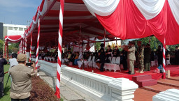 Peringati Hari Pahlawan, Awali Upacara Bendera, Pemprov Jatim Gelar Tari Kolosal "Laskar Suroboyo" di Tugu Pahlawan
