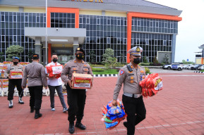 Polres Gresik, Kirim Ribuan Paket Bantuan untuk Warga Terdampak Gempa Cianjur