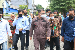 Kajaksaan Negeri Tanjung Perak Sidak 2 Proyek Pembangunan Sapras di Kecamatan Tandes. "Ingatkan Dari Penyalahgunaan Anggaran"<