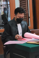 SUDAH MENJADI PENGHUNI PENJARA, TIDAK KAPOK ,BELI SABU LEWAT KEMASAN HANDBODY, DIAH AYU DAN AJENG VILLIA DIHUKUM 6 TAHUN BUI, DENDA Rp. 1,5 MILIAR