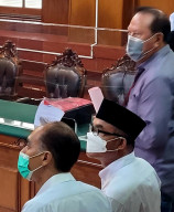 AMBROLNYA PROSOTAN KENJERAN WATER PARK, MEMAKAN KORBAN 17 LUKA - LUKA, PAUL STEPEN, SUBANDI DAN SOETIADJI, TIDAK DITAHAN, JALANI SIDANG DAKWAAN JAKSA